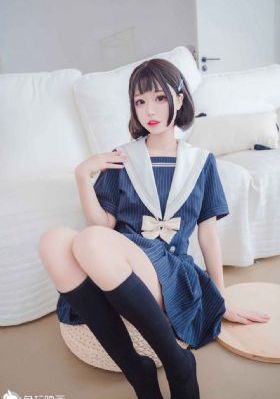 丝袜老师踩我的喷水_4K神马在线观看
